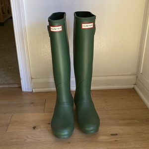 NWOB original tall Hunter boots US size 8.
